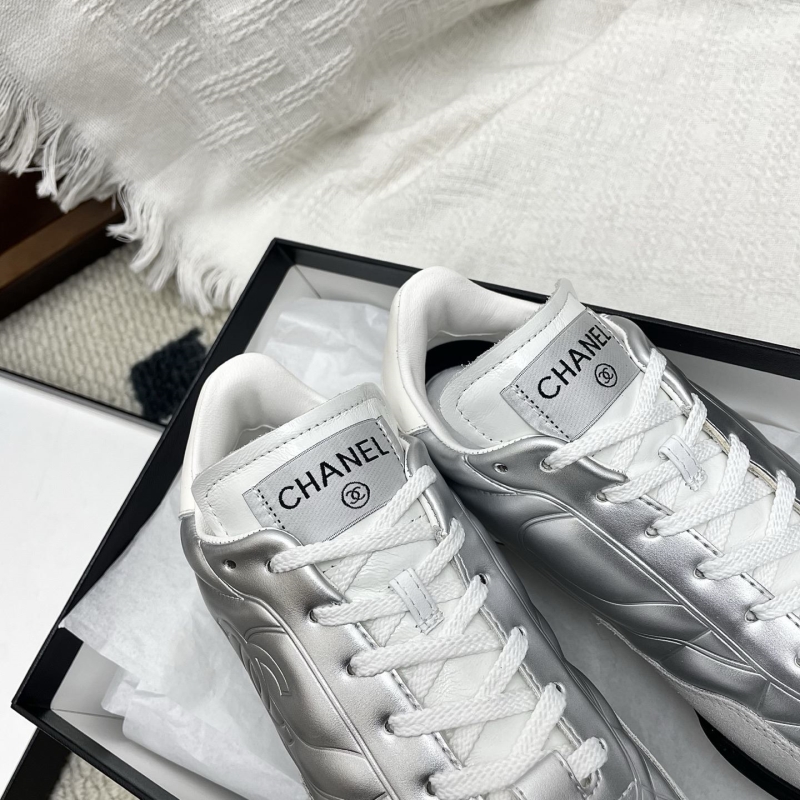 l0vis Vvtt0n loafers